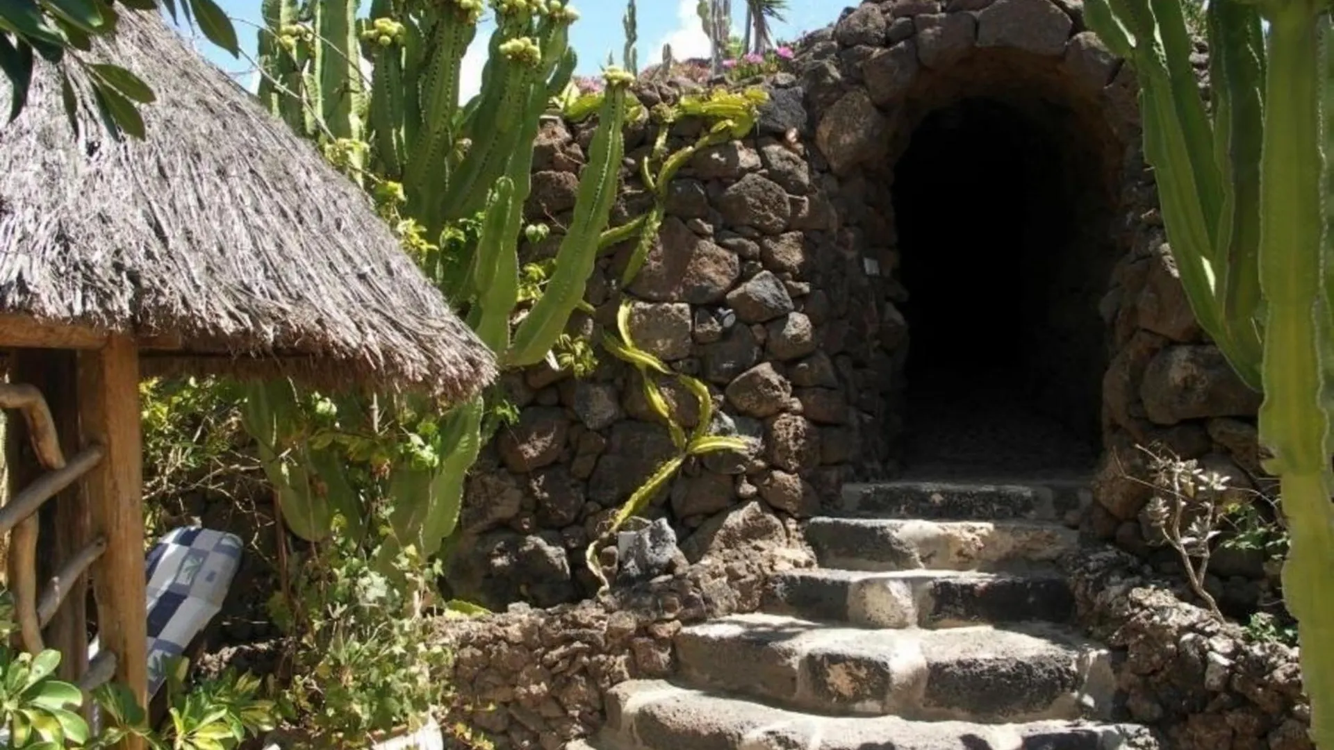 Casa De Niro Villa Tias Spain